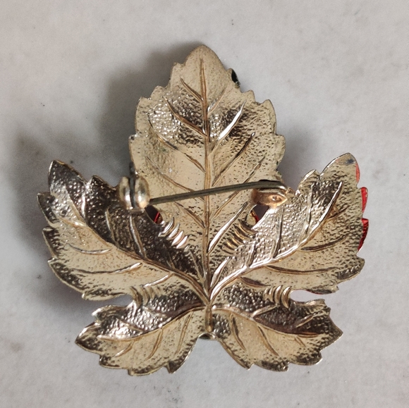 Vintage Leaf Lapel Pin w/St.Joseph medal - Picture 6 of 9